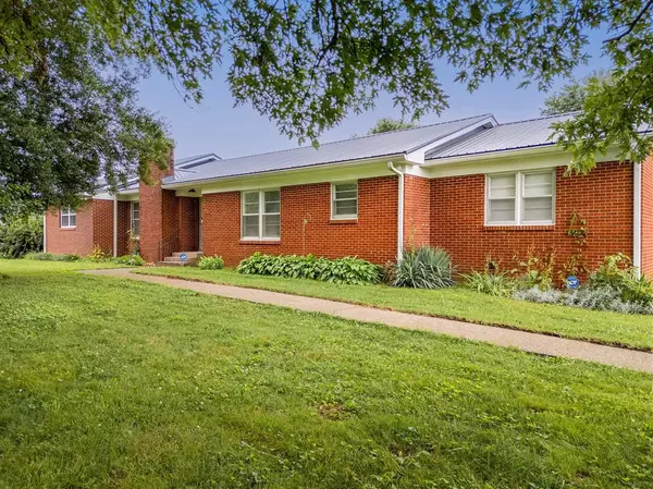 8394 Clarksville Road, Russellville, KY 42276