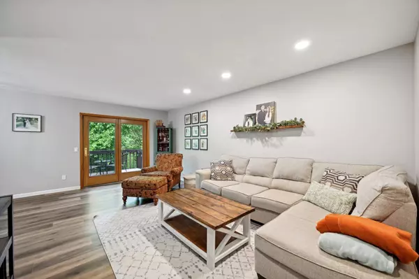 301 Castle Oaks Crossing, Waunakee, WI 53597