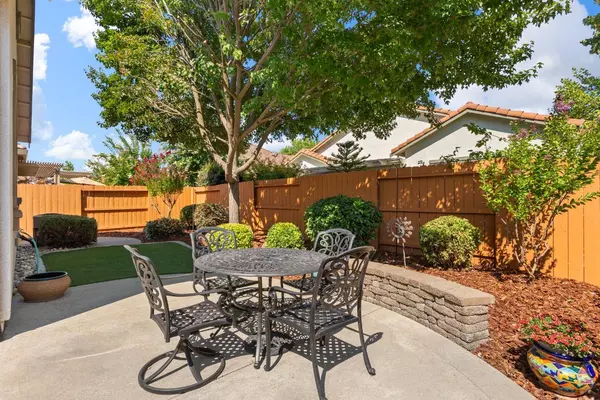 2057 Devonport LOOP, Roseville, CA 95747