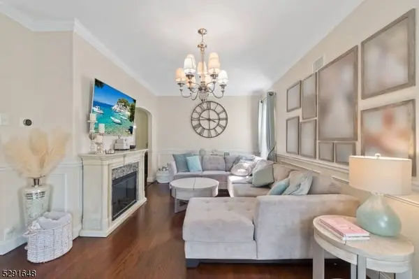 158 Washington Pl, Hasbrouck Heights Boro, NJ 07604