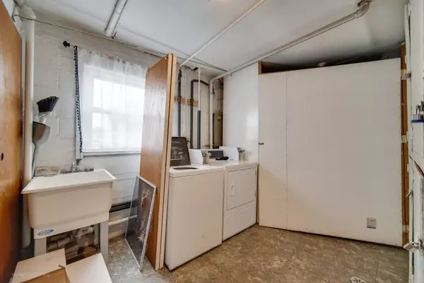 8129 S Roberts Road, Bridgeview, IL 60455