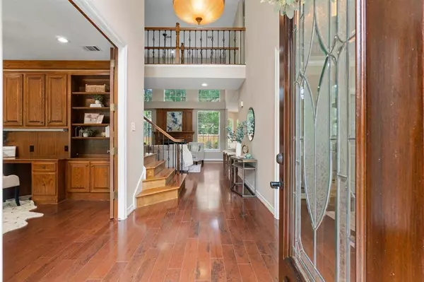 10 Spotted Fawn CT, The Woodlands, TX 77381