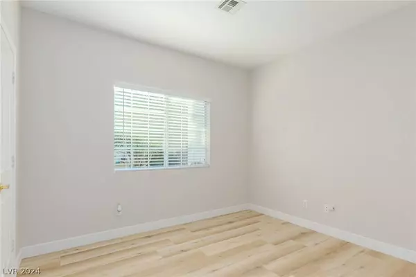 10041 Oak Creek Canyon Avenue, Las Vegas, NV 89147