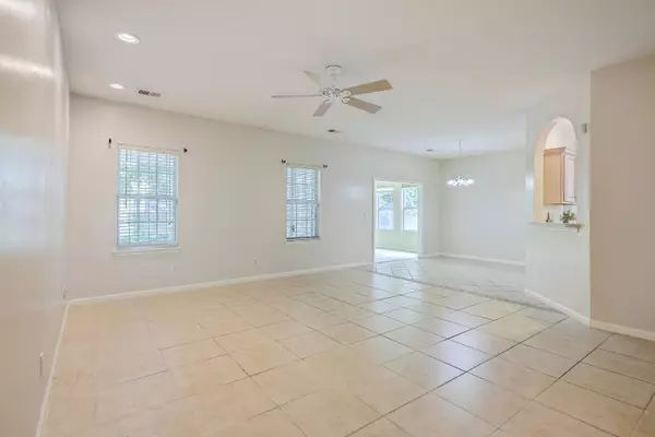 158 Chatfield Cir, Goose Creek, SC 29445