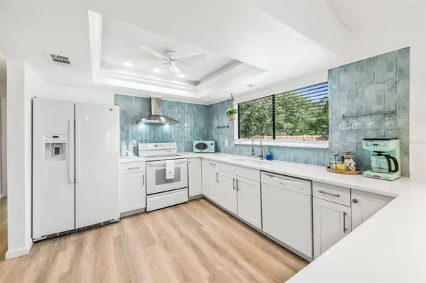 2911 WOODPINE CT, Sarasota, FL 34231