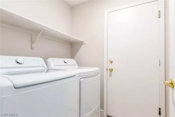 10041 Oak Creek Canyon Avenue, Las Vegas, NV 89147