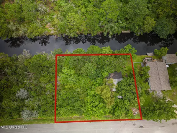 9112 Dove Street, Bay Saint Louis, MS 39520