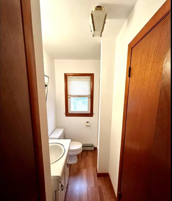 391 Chestnut Hill Ave, Waterbury, CT 06704-1615