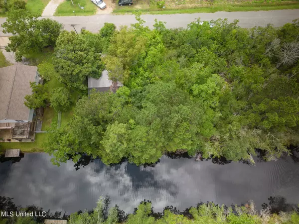 9112 Dove Street, Bay Saint Louis, MS 39520