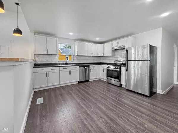 53 W Pearl ST, Greenwood, IN 46142