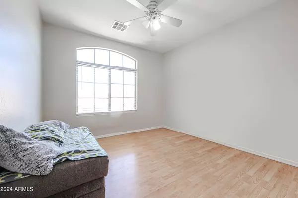 17421 W MANDALAY Lane, Surprise, AZ 85388