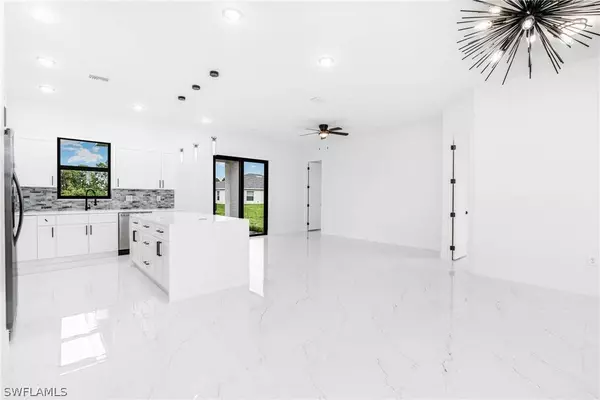 2816 18th ST SW, Lehigh Acres, FL 33976