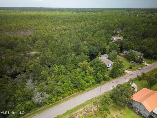 9112 Dove Street, Bay Saint Louis, MS 39520