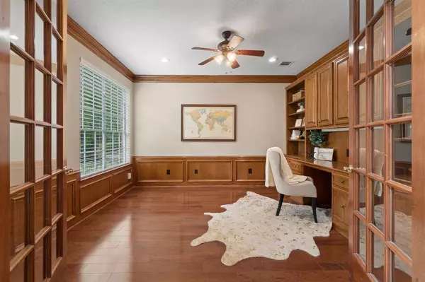 10 Spotted Fawn CT, The Woodlands, TX 77381