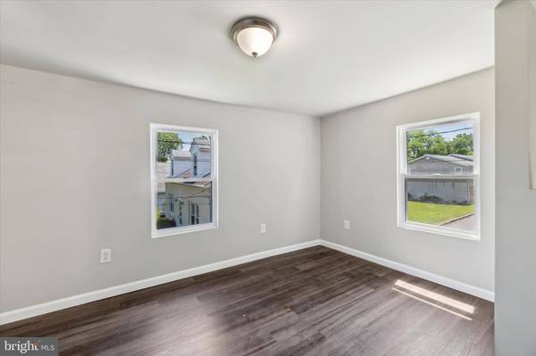 28 S OLD BALTIMORE PIKE, Newark, DE 19702