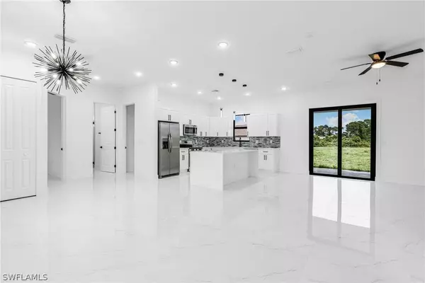 2816 18th ST SW, Lehigh Acres, FL 33976