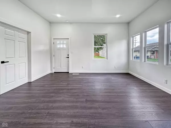 53 W Pearl ST, Greenwood, IN 46142