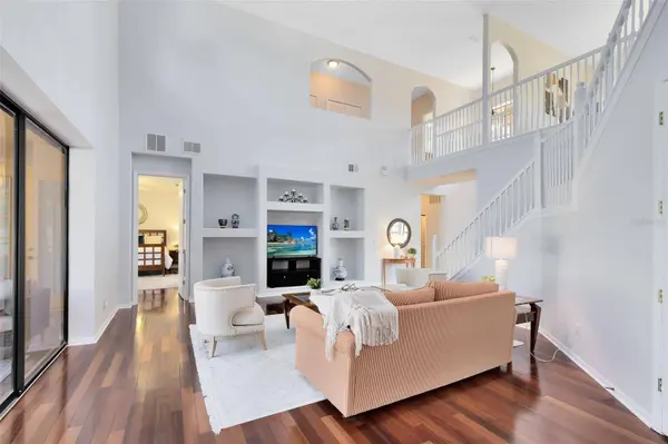 905 COUNTRY CHARM CIR, Oviedo, FL 32765