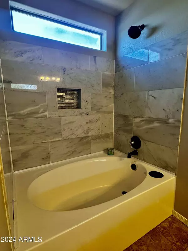 17421 W MANDALAY Lane, Surprise, AZ 85388