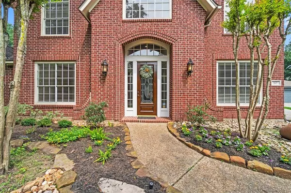 10 Spotted Fawn CT, The Woodlands, TX 77381