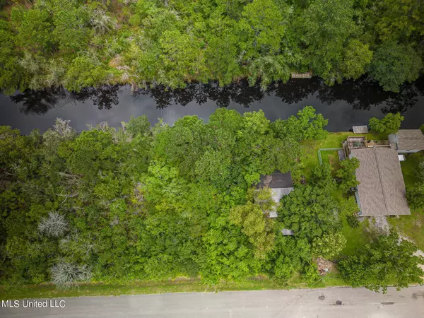 9112 Dove Street, Bay Saint Louis, MS 39520