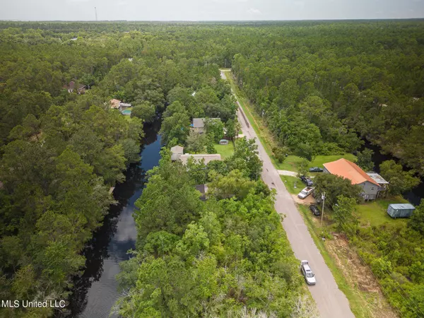 9112 Dove Street, Bay Saint Louis, MS 39520