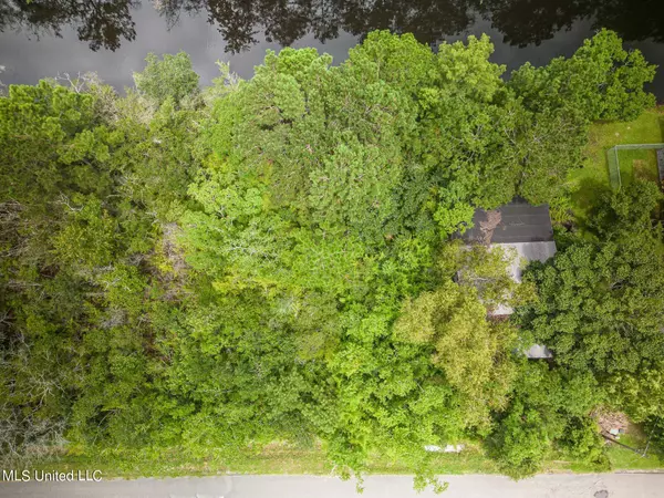 9112 Dove Street, Bay Saint Louis, MS 39520