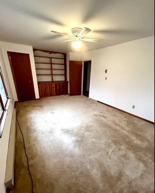 391 Chestnut Hill Ave, Waterbury, CT 06704-1615