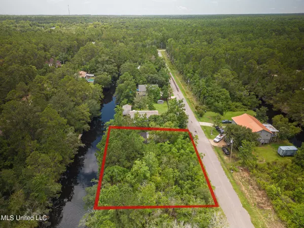 9112 Dove Street, Bay Saint Louis, MS 39520