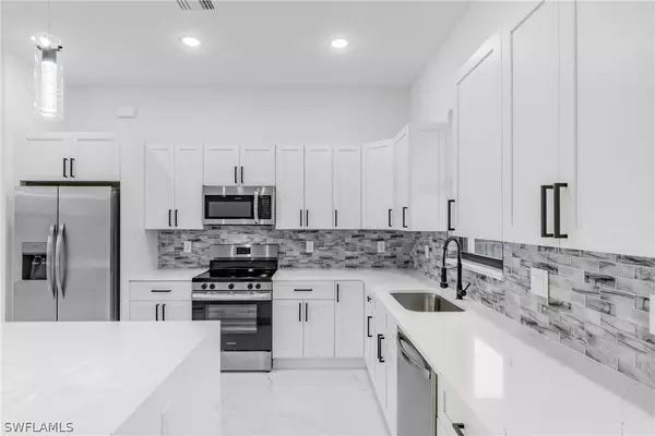 2816 18th ST SW, Lehigh Acres, FL 33976