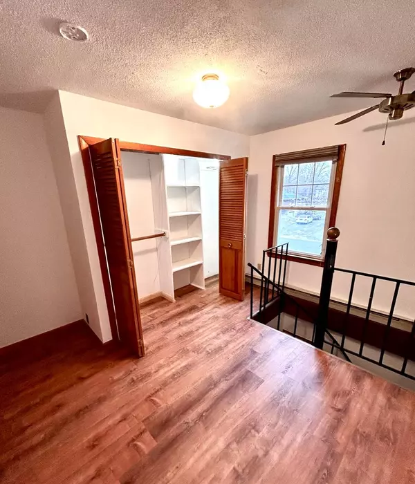 391 Chestnut Hill Ave, Waterbury, CT 06704-1615