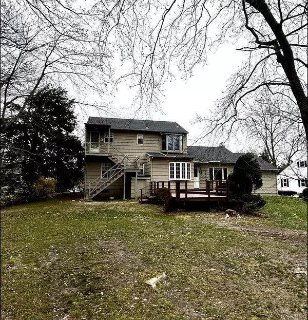 391 Chestnut Hill Ave, Waterbury, CT 06704-1615