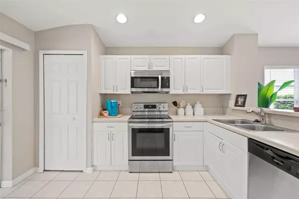 11555 HAMMOCKS GLADE DR, Riverview, FL 33569