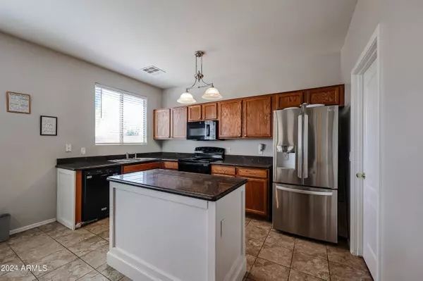 17421 W MANDALAY Lane, Surprise, AZ 85388