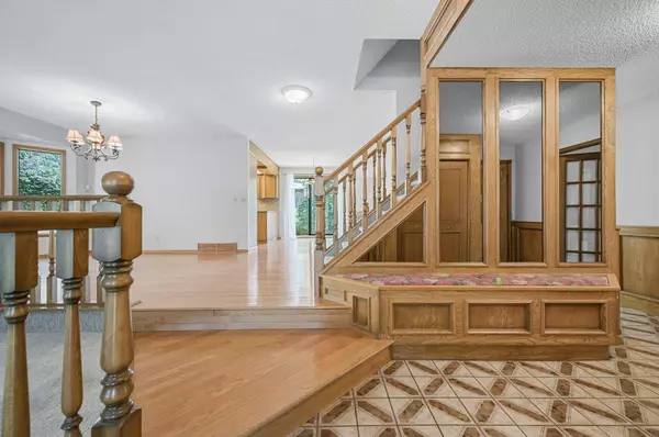 260 Edcath PL NW, Calgary, AB T3A 3X7