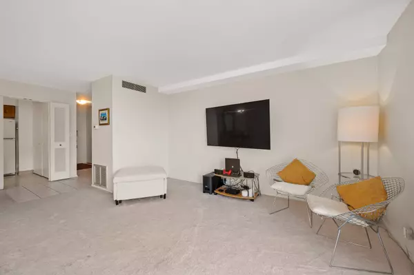 5855 N Sheridan RD SE #10G, Chicago, IL 60660