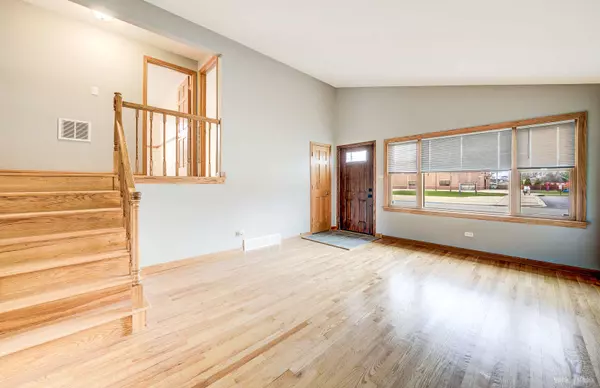 9717 Mayfield AVE, Oak Lawn, IL 60453