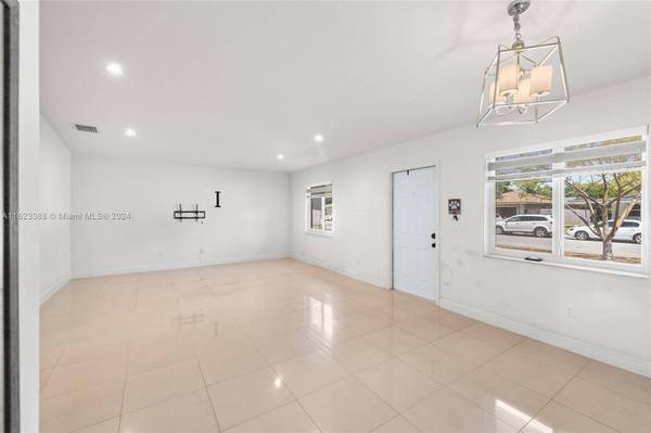 2836 NW 8th St, Fort Lauderdale, FL 33311