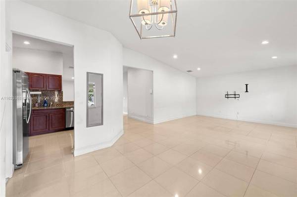 2836 NW 8th St, Fort Lauderdale, FL 33311