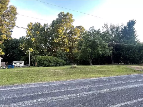 612 Sebastian LN, Pleasant Garden, NC 27313