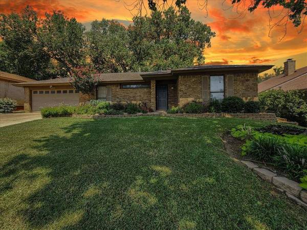 2821 Quail Lane, Arlington, TX 76016