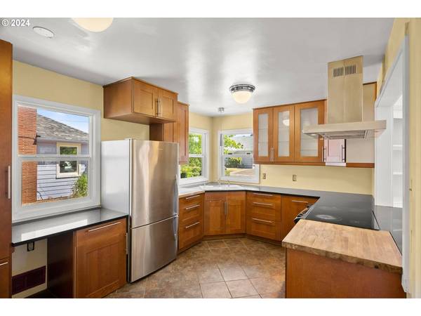 3815 NE WEBSTER ST, Portland, OR 97211