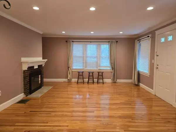 838 Worcester, Wellesley, MA 02482