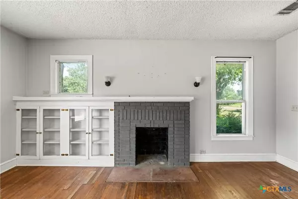 1110 S Harrison ST, West, TX 76691