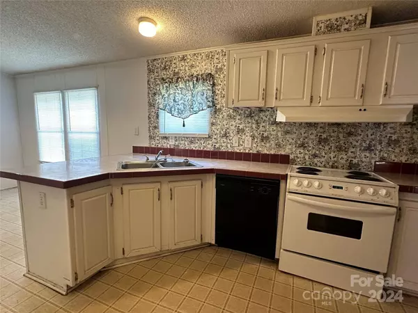 4168 Ruritan Club RD, Hudson, NC 28638