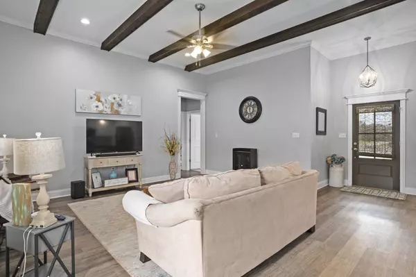 7 Lou Cir, Petal, MS 39465