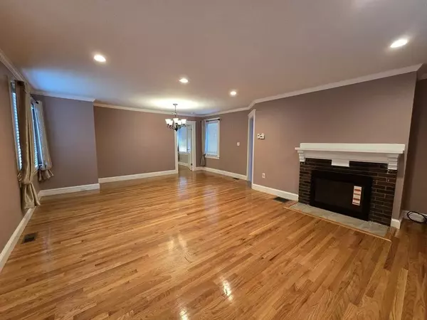 838 Worcester, Wellesley, MA 02482