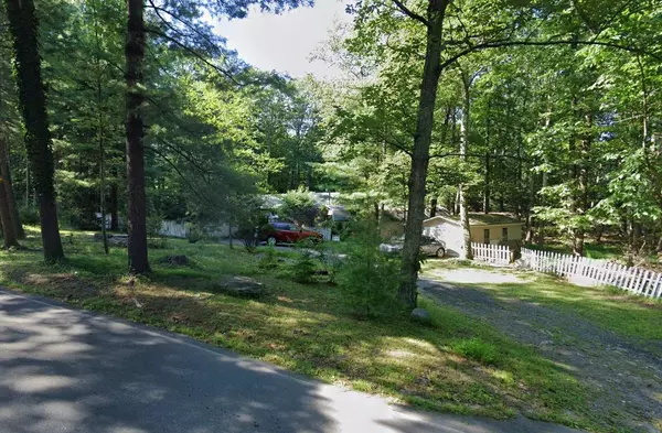 435 Fish Hill Rd, Tannersville, PA 18372-7759