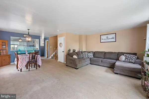 641 JEFFERSON ST, Red Hill, PA 18076