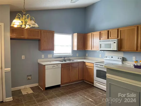 6911 Silver Garden LN, Charlotte, NC 28216